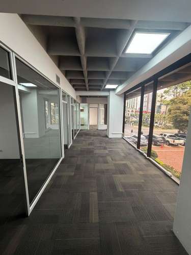 Oficina en Zona 10 - Imagen 1