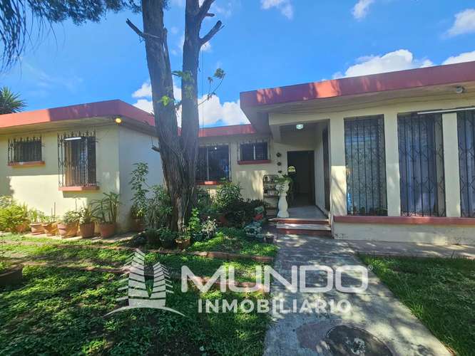CASA CON TERRENO AMPLIO EN VENTA LAS CHARCAS ZONA 11