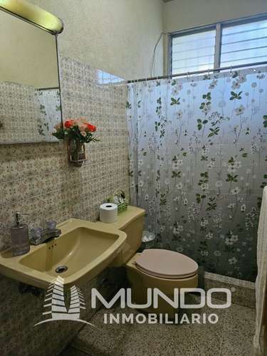 CASA CON TERRENO AMPLIO EN VENTA LAS CHARCAS ZONA 11 - Imagen 4