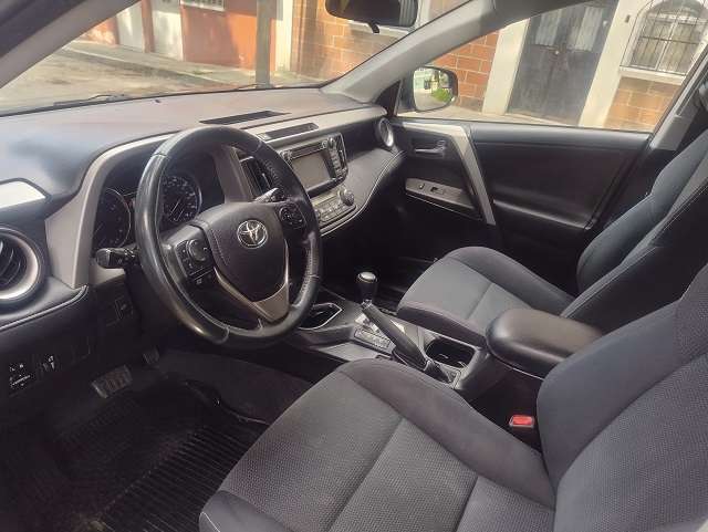 Toyota RAV-4 XLE modelo 2,016  - Imagen 5