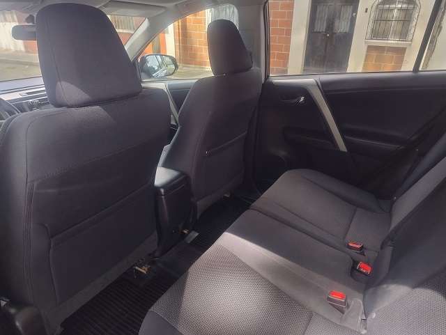 Toyota RAV-4 XLE modelo 2,016  - Imagen 7