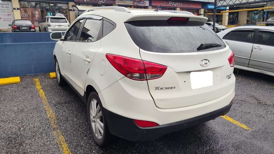 GANGA VENDO HYUNDAI TUCSON 2.0 diesel  - Imagen 3