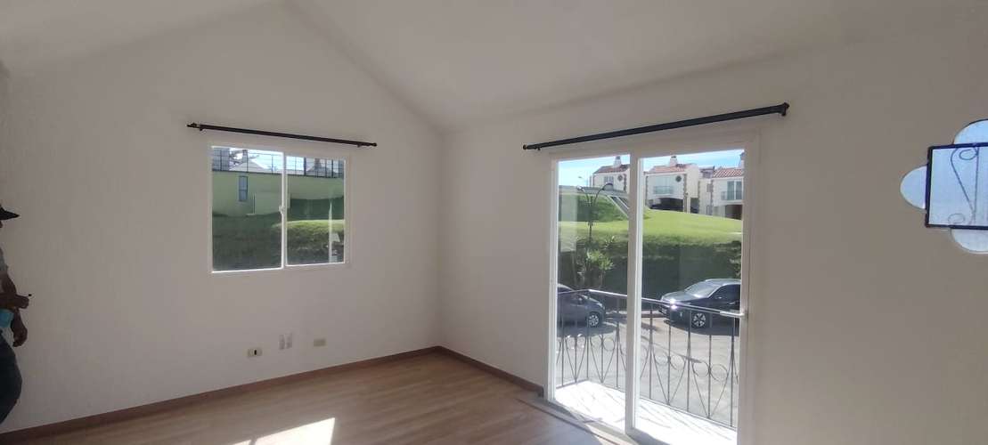 ALQUILO CASA 2 NIVELES CAÑADAS DE ARRAZOLA ENTRADA A OLMECA CAES