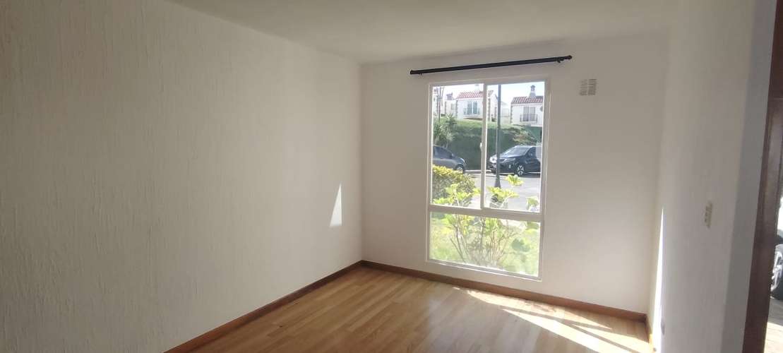 ALQUILO CASA 2 NIVELES CAÑADAS DE ARRAZOLA ENTRADA A OLMECA CAES