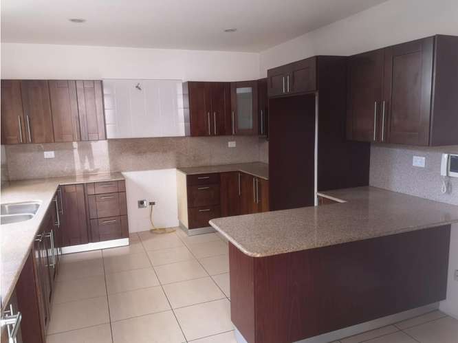 Casa en Renta Zona 10