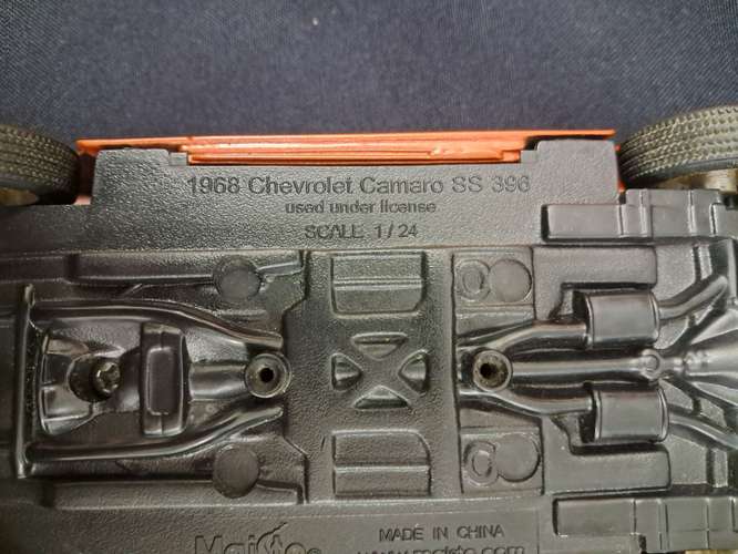 Carro de juguete marca chevrolet camaro ss 1968 - Imagen 9