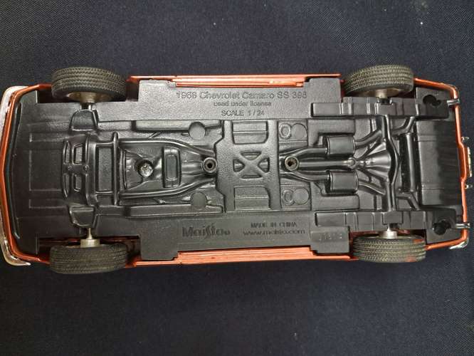 Carro de juguete marca chevrolet camaro ss 1968 - Imagen 8