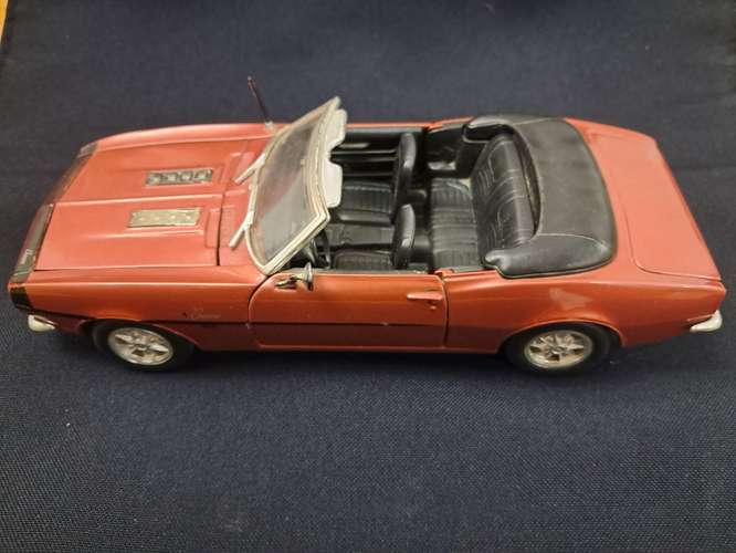 Carro de juguete marca chevrolet camaro ss 1968 - Imagen 7