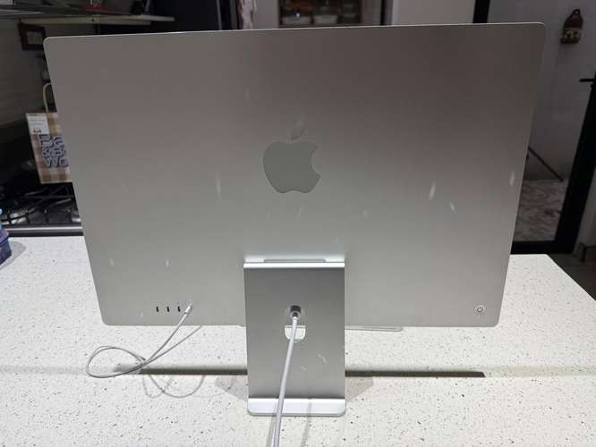 Apple iMac 24” Retina 4.5K — M1 — 16GB RAM — 256GB SSD - Imagen 2