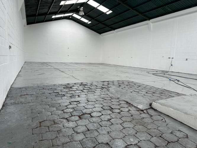 Alquilo Bodega,Mezzanini y oficinas