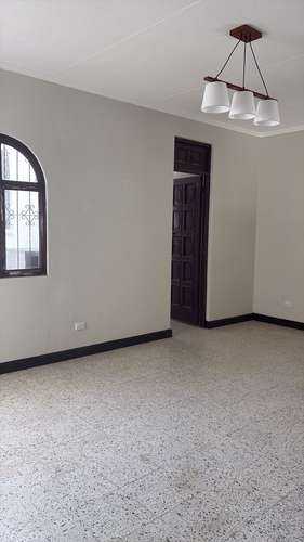 CASA EN RENTA PARA OFICINAS O VIVIENDA ZONA 15, COLONIA EL MAESTRO ( J ) - Imagen 9