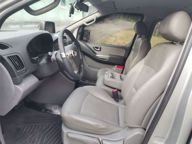 microbus hyundai grand starex
