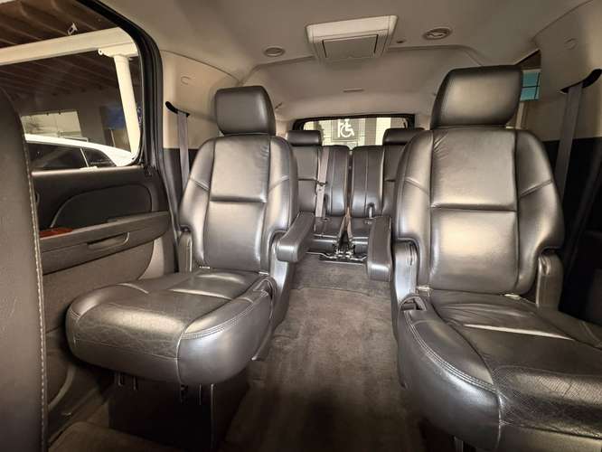 CHEVROLET SUBURBAN LTZ 2011