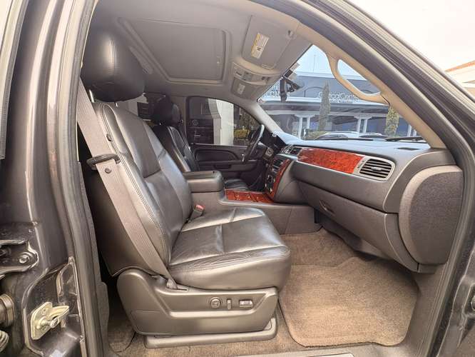 CHEVROLET SUBURBAN LTZ 2011