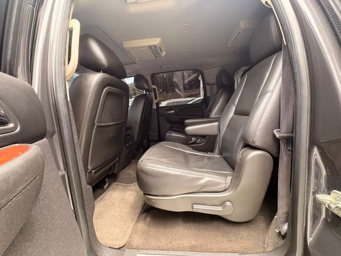 CHEVROLET SUBURBAN LTZ 2011