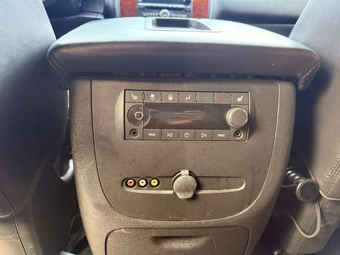 CHEVROLET SUBURBAN LTZ 2011