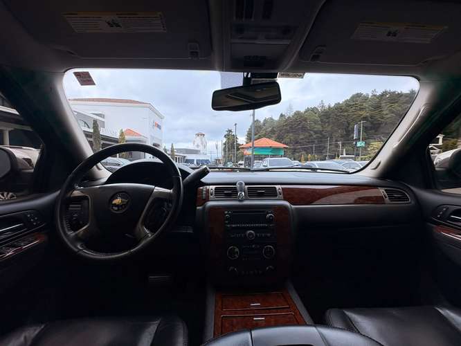 CHEVROLET SUBURBAN LTZ 2011