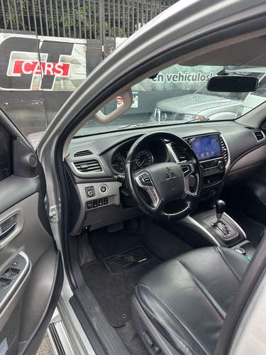 Mitsubishi GLS L200 2019 Automático y Tiptronic 4x4 de Agencia Turbo Diesel Nítido Nada que Invertir un Dueño