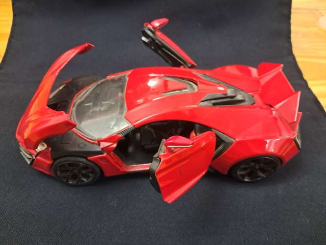 Carro juguete Lykan HyperSport de rapidos y furiosos  escala 1/24