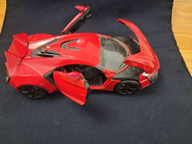 Carro juguete Lykan HyperSport de rapidos y furiosos  escala 1/24