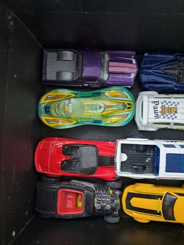 Vendo carros hotwheels usados en buenas condiciones sin caja 