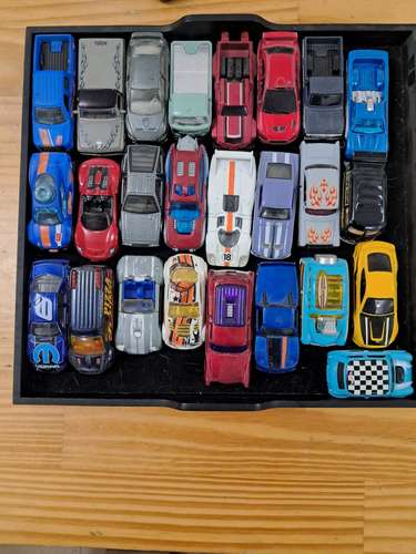 Vendo carros hotwheels usados en buenas condiciones sin caja 