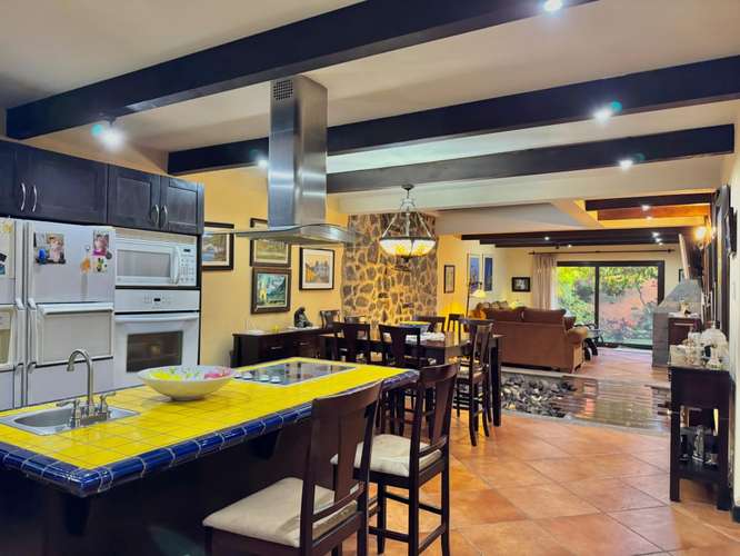 EN VENTA: COMPLEJO RESIDENCIAL DE TRES APARTAMENTOS - Imagen 3