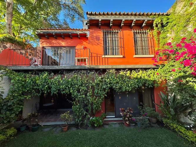 EN VENTA: COMPLEJO RESIDENCIAL DE TRES APARTAMENTOS