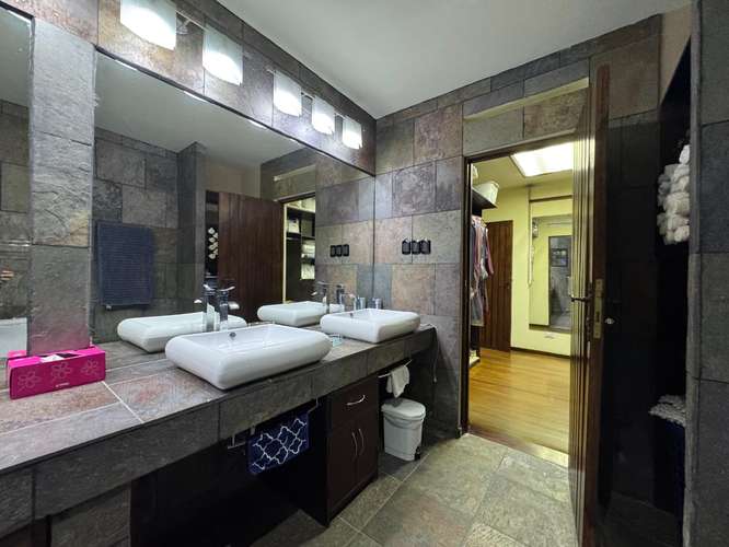 EN VENTA: COMPLEJO RESIDENCIAL DE TRES APARTAMENTOS - Imagen 13