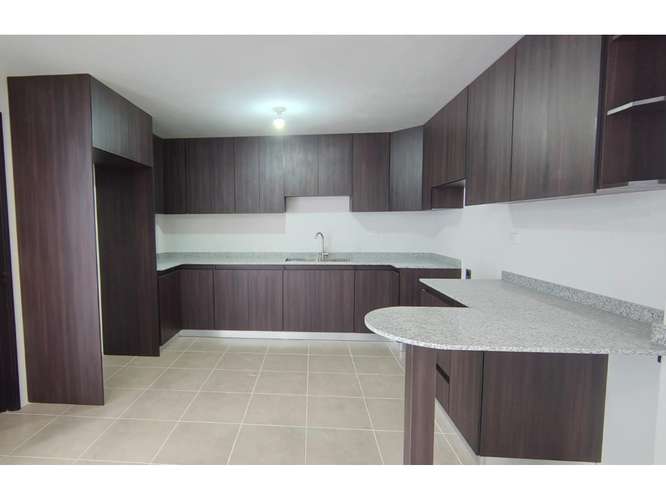  CASA EN RENTA – 4 HAB. + ESTUDIO | VERDEA ARRAZOLA | KM 16.5 - Imagen 3
