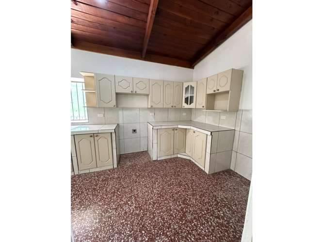  CASA EN RENTA – 3 HABITACIONES + JARDÍN | CAES, KM 15.8