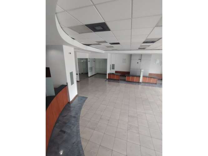  LOCAL COMERCIAL EN VENTA – 232.22 m²  | DESIGN CENTER | ZONA 10 - Imagen 3