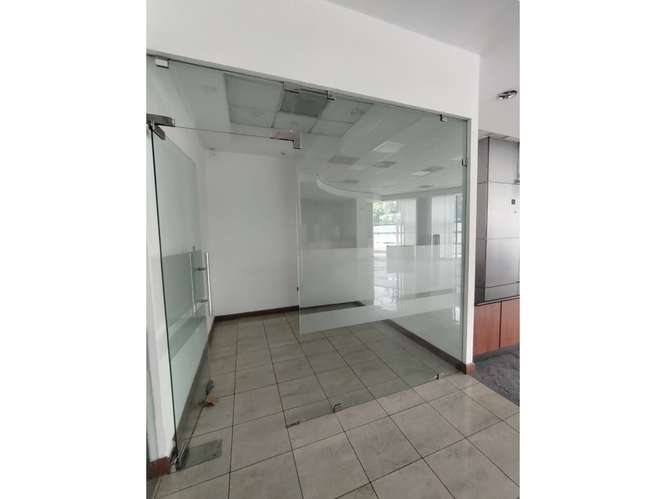  LOCAL COMERCIAL EN VENTA – 232.22 m²  | DESIGN CENTER | ZONA 10 - Imagen 7