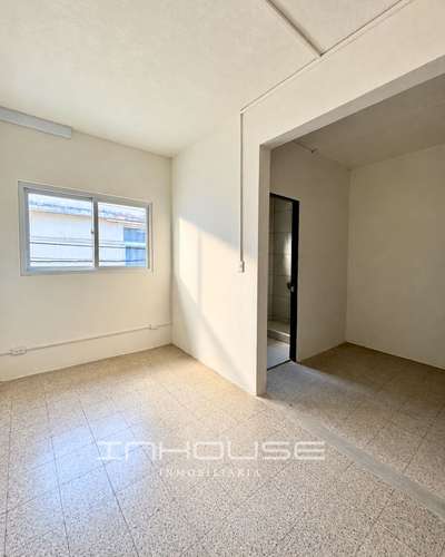 CASA EN VENTA EN ZONA 6  PARA USO COMERCIAL FRENTE A LA PARADA DEL TRANSMETRO  - Imagen 6