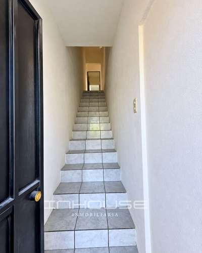 CASA EN RENTA EN ZONA 6  DE 2 NIVELES, FUERA DE GARITA