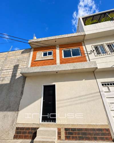CASA EN RENTA EN ZONA 6  DE 2 NIVELES, FUERA DE GARITA