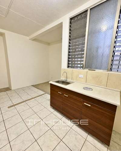 CASA EN RENTA EN ZONA 6  DE 2 NIVELES, FUERA DE GARITA
