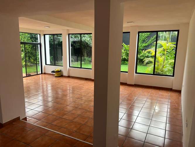 CASA PARA OFICINA O VIVIENDA EN ZONA 14 SECTOR LA VILLA - Imagen 8