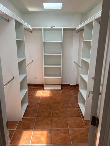 CASA PARA OFICINA O VIVIENDA EN ZONA 14 SECTOR LA VILLA - Imagen 7