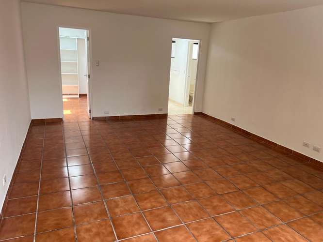 CASA PARA OFICINA O VIVIENDA EN ZONA 14 SECTOR LA VILLA - Imagen 4