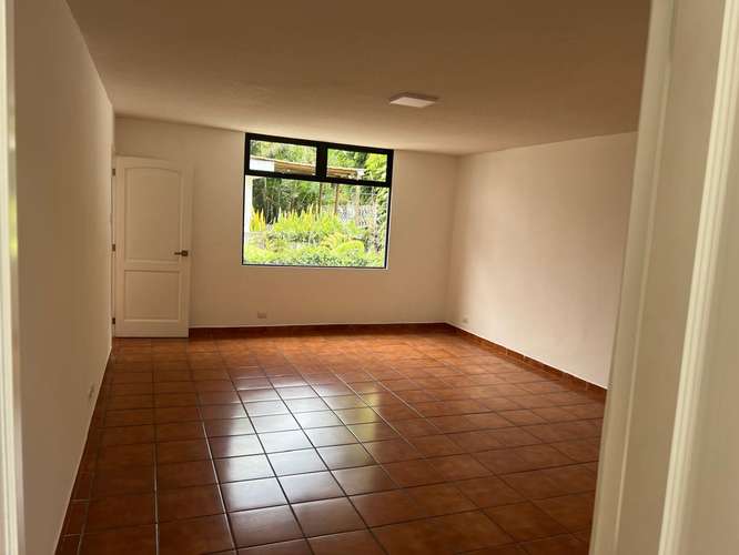 CASA PARA OFICINA O VIVIENDA EN ZONA 14 SECTOR LA VILLA - Imagen 9