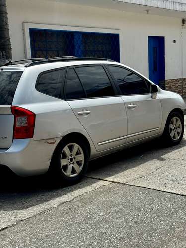 Kia Rondo 2009 - Imagen 2