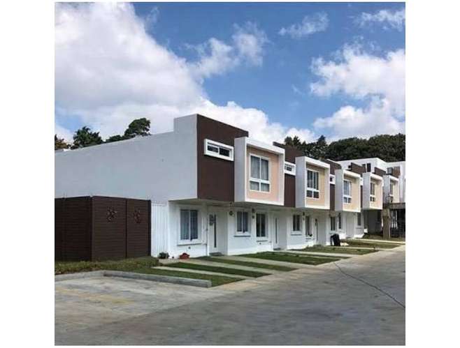 CASA EN VENTA EN RESIDENCIALES ALBORETTO ZONA 10 DE SANTA CATARINA PINULA