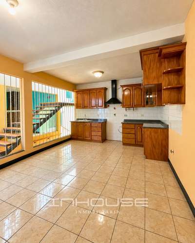 CASA EN VENTA EN ZONA 18 DENTRO DE GARITA 