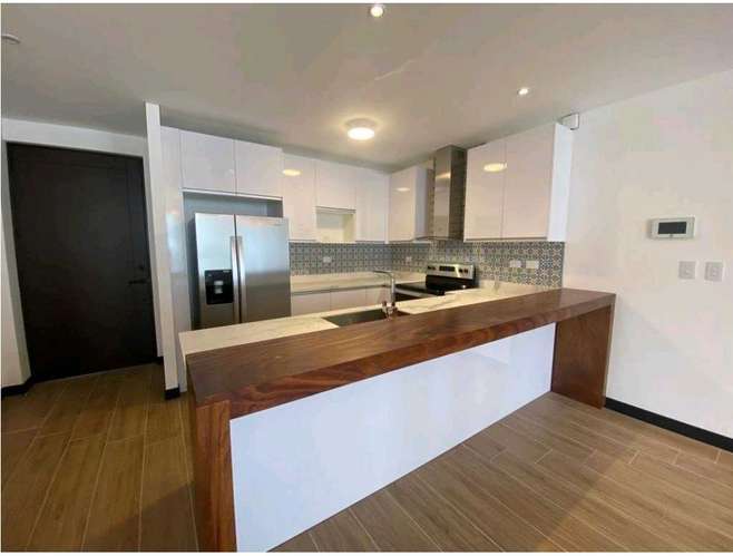 APARTAMENTO EN RENTA EN LIRIOS 3 ZONA 16