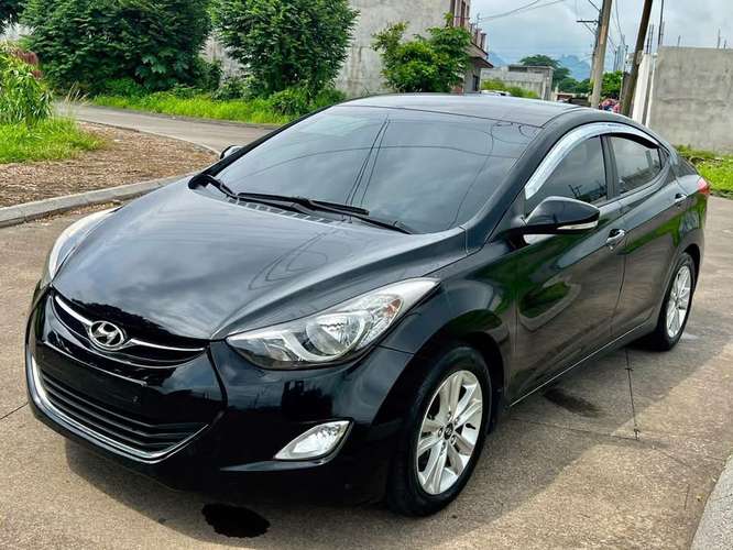 Hermoso Hyundai ELANTRA 2011