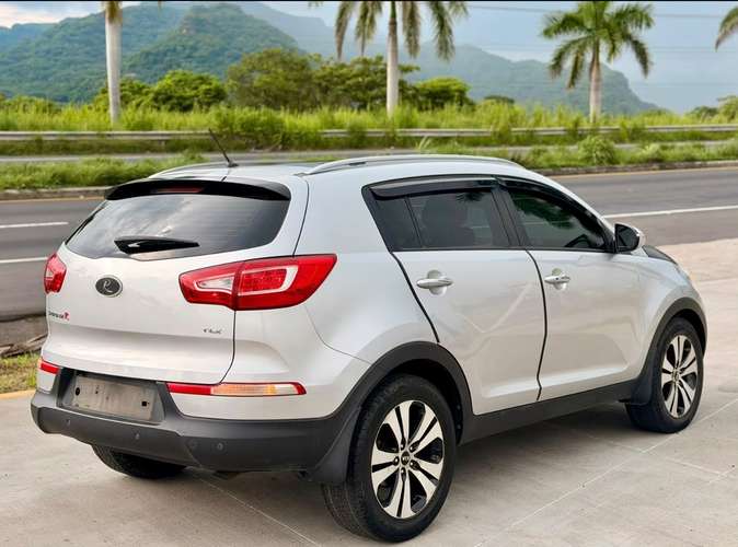 Hermosa camioneta Kia sportage 2011