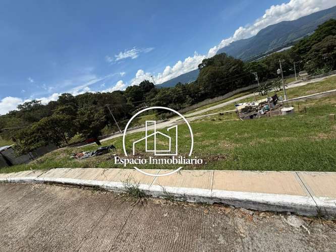 Precioso lote en Condominio Residencial Miralago  - Imagen 2