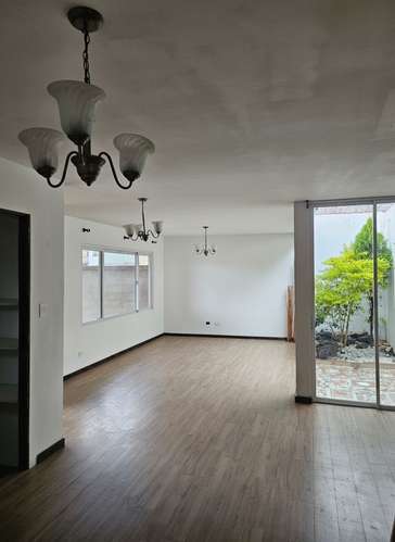 GANGA CASA EN VENTA en Las Viñas Hacienda, Fraijanes – Q1,200,000 Neg