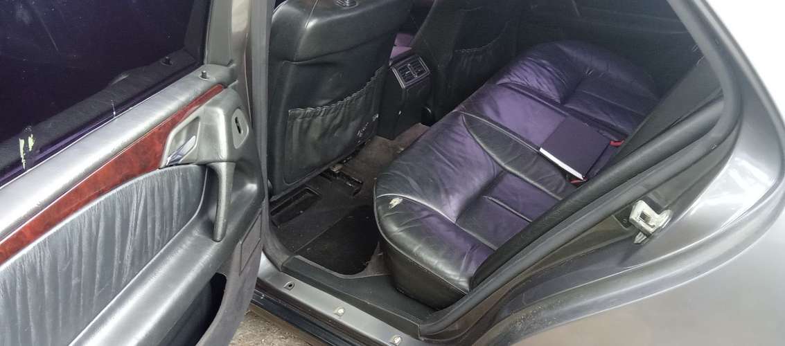 MERCEDES BENZ DE AGENCIA MODELO 1998 TRANSMISIÓN MECÁNICA FULL EQUIPO TAPICERÍA DE CUERO V6 2.4 